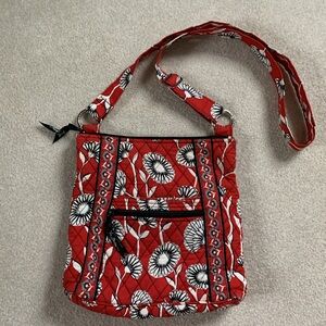 Vera Bradley Deco Daisy crossbody bag lots of pockets; adjustable strap